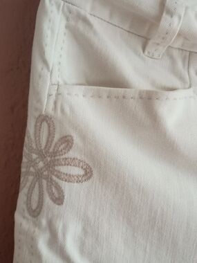 Talbots White Straight-Leg Pants with Floral Embroidery